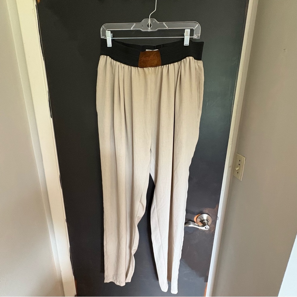 Women’s Size Medium- Claudio Lugli Freewinds Pants - Cream Colored - Great Shape